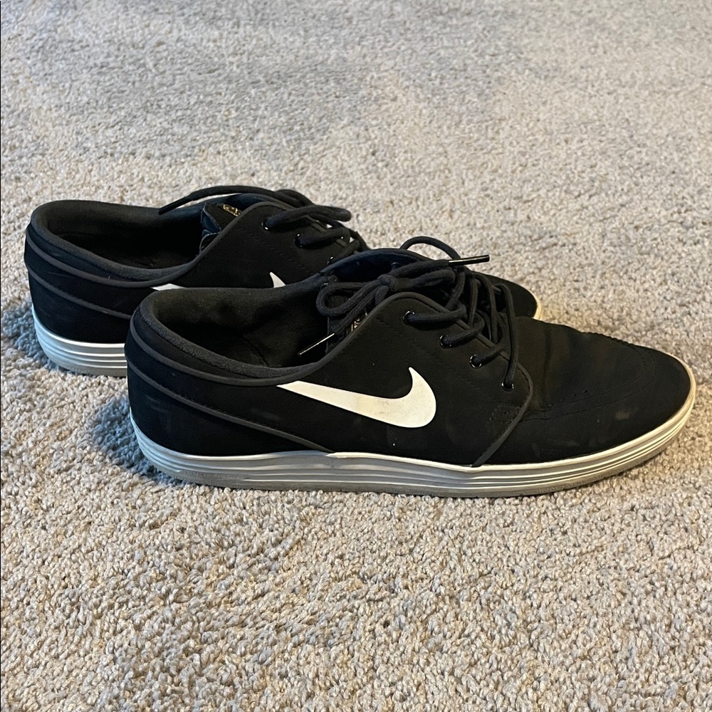 Stefan Janoski Nike Men's Black and White Sneakers
